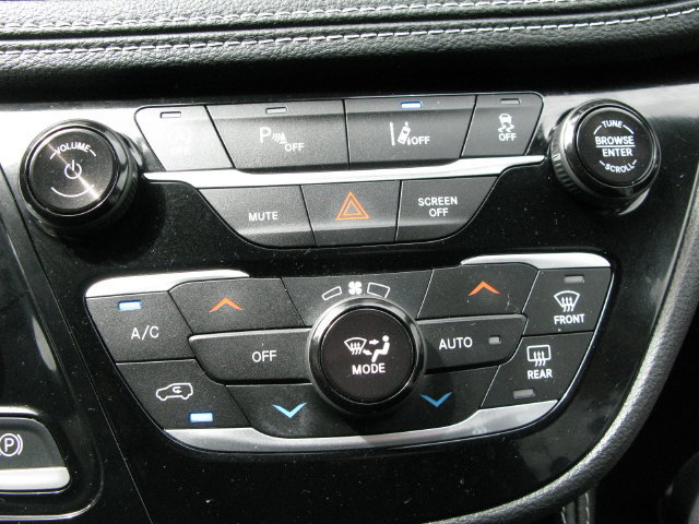Used 2025 Chrysler Pacifica Limited FWD image 27