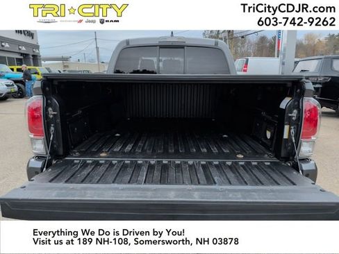 Used 2016 Toyota Tacoma Limited w/ Towing Package image 30