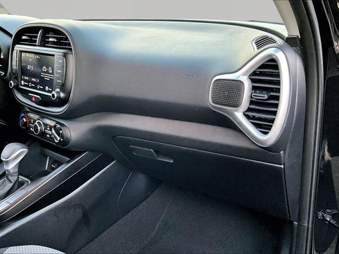 Used 2023 Kia Soul LX w/ LX Technology Package image 19