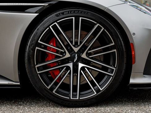 Used 2024 Aston Martin DB12 Coupe RWD image 17