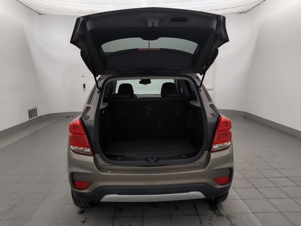 Used 2020 Chevrolet Trax LT w/ Sun & Sound Package FWD image 29