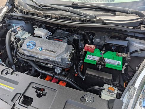 Used 2011 Nissan Leaf SL FWD image 20