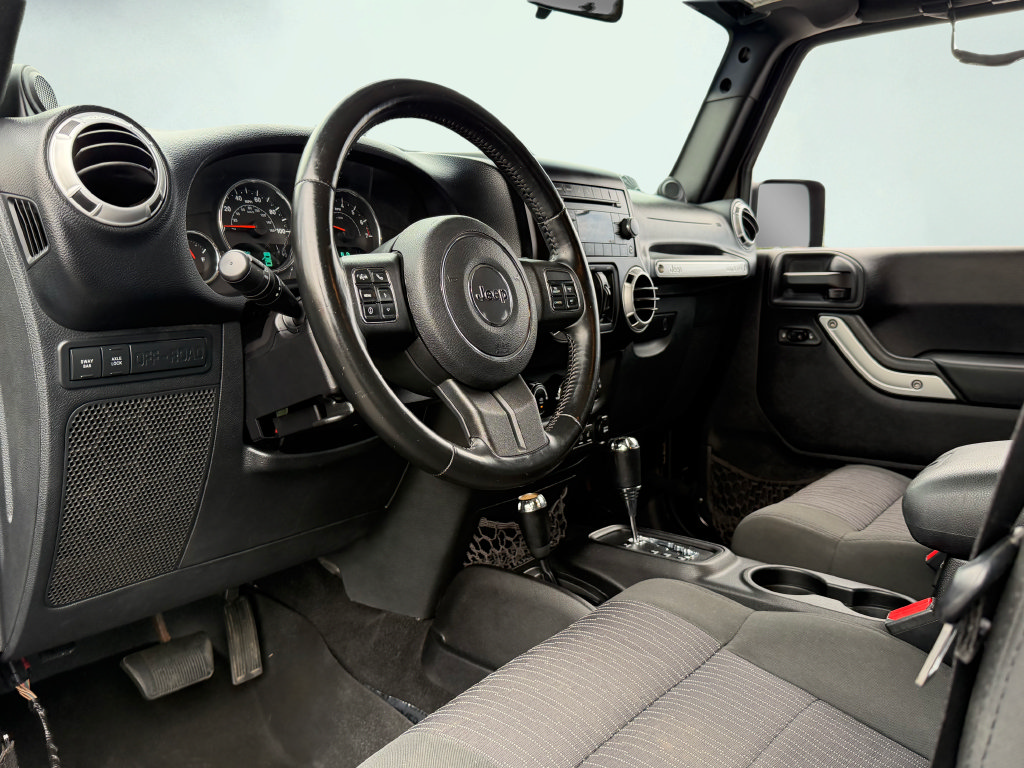 Used 2012 Jeep Wrangler Unlimited Rubicon w/ Dual Top Group AWD/4WD image 22