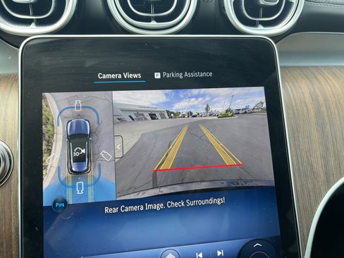 Used 2025 Mercedes-Benz GLC 300 4MATIC image 24