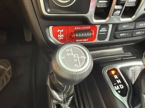 Used 2025 Jeep Wrangler Unlimited Sport AWD/4WD image 12