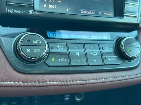 Used 2014 Toyota RAV4 Limited w/ Technology Package image 28