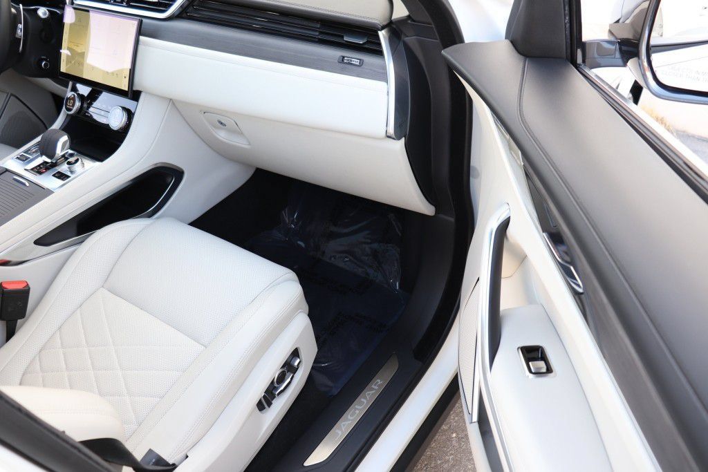 Used 2021 Jaguar F-PACE S AWD/4WD image 30