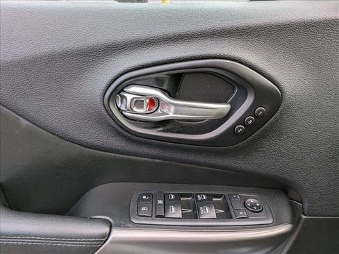 Used 2019 Jeep Cherokee Limited w/ Technology Group image 15