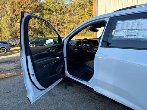 New 2026 Chevrolet Traverse High Country image 13