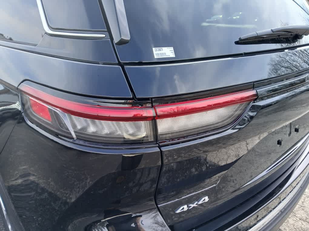 New 2025 Jeep Grand Cherokee Laredo X w/ Luxury Tech Group I AWD/4WD image 8