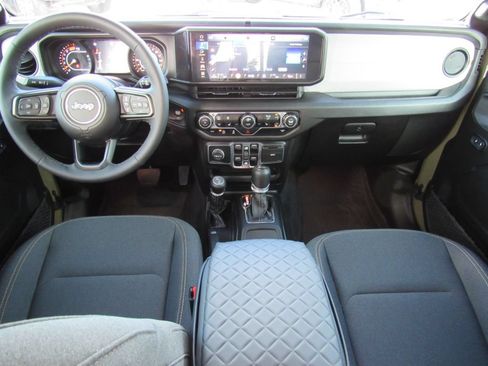Used 2025 Jeep Wrangler Unlimited Sport AWD/4WD image 21