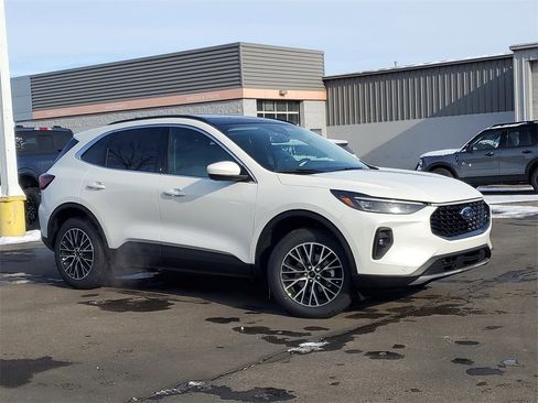 New 2026 Ford Escape SE w/ PHEV Premium Package image 2