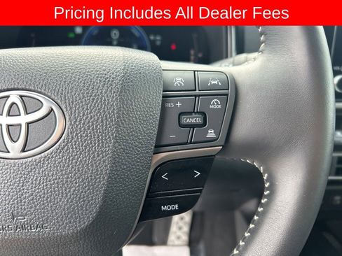 Used 2025 Toyota Camry SE FWD image 8