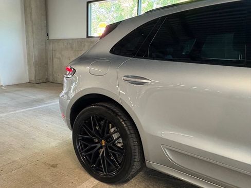 Used 2020 Porsche Macan Turbo AWD/4WD image 11