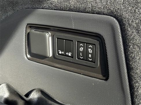 Certified 2022 Cadillac Escalade Sport Platinum w/ Heavy-Duty Trailer Package image 6