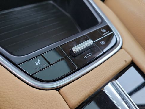 Used 2018 Porsche Panamera image 14