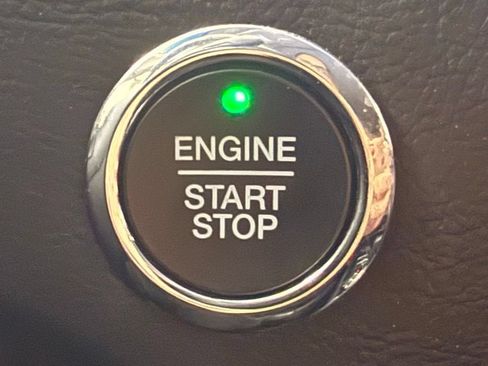 Used 2019 Ford Edge Titanium w/ Equipment Group 301A FWD image 29