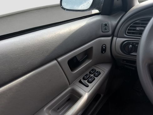 Used 2003 Ford Taurus SE FWD image 12