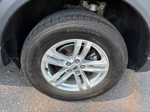 Used 2023 Ford Explorer XLT AWD/4WD image 13