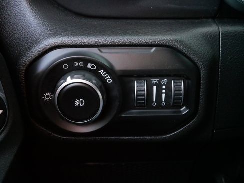 Used 2021 Jeep Wrangler Unlimited Sahara image 26