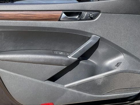 Used 2020 Volkswagen Passat 2.0T SEL image 22