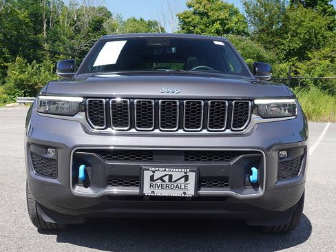 Used 2023 Jeep Grand Cherokee Overland w/ Luxury Tech Group IV AWD/4WD image 16