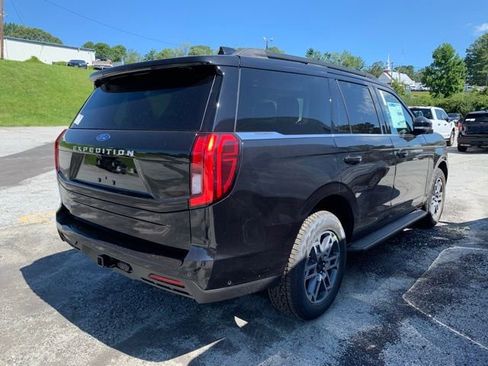 New 2025 Ford Expedition Active image 28