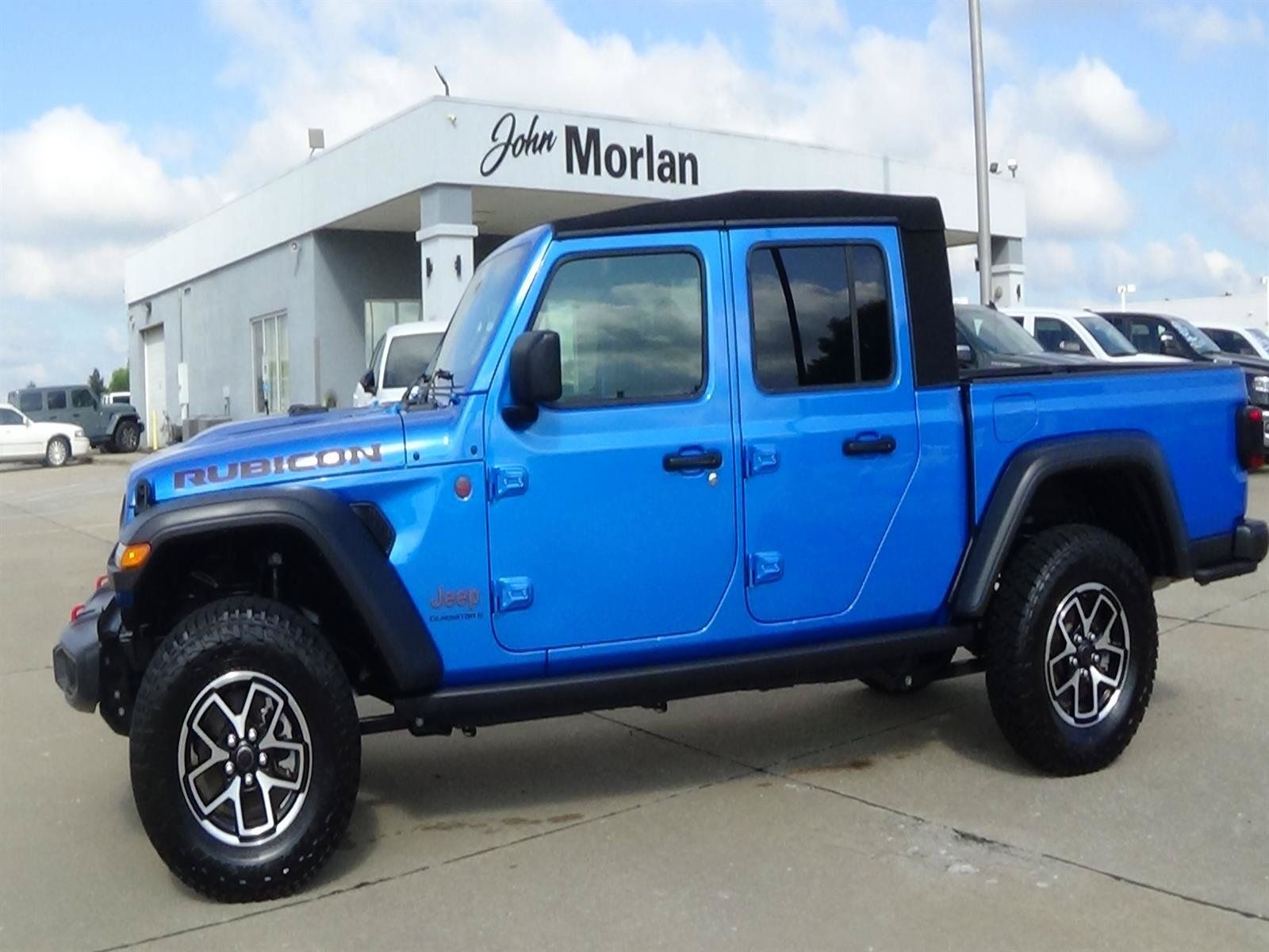Used 2024 Jeep Gladiator Rubicon w/ Convenience Group AWD/4WD image 1