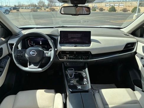 Certified 2025 Nissan Rogue SL w/ Tech Package image 11