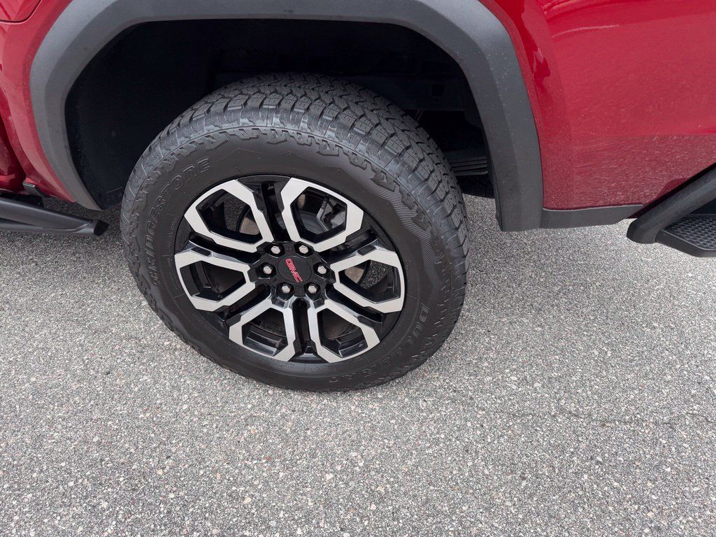 Used 2025 GMC Canyon AT4 w/ Nightfall Edition AWD/4WD image 8