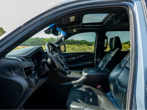 Used 2016 Cadillac Escalade Platinum RWD image 12