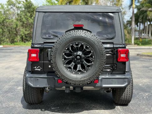 Used 2018 Jeep Wrangler Sport AWD/4WD image 9