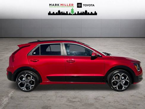 Used 2023 Kia Niro EX Touring FWD image 7