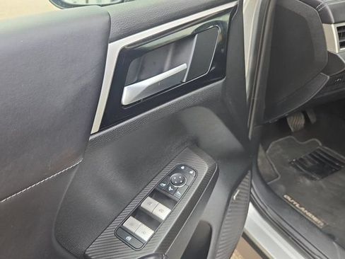 Used 2025 Mitsubishi Outlander SE AWD/4WD image 14