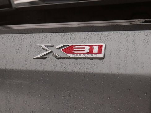 New 2025 GMC Sierra 1500 SLE image 8