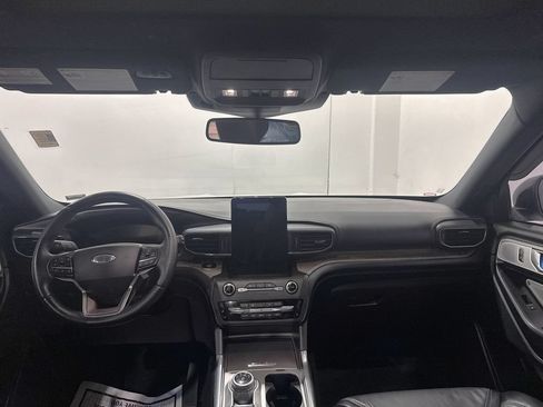 Used 2020 Ford Explorer Platinum w/ Premium Technology Package AWD/4WD image 3