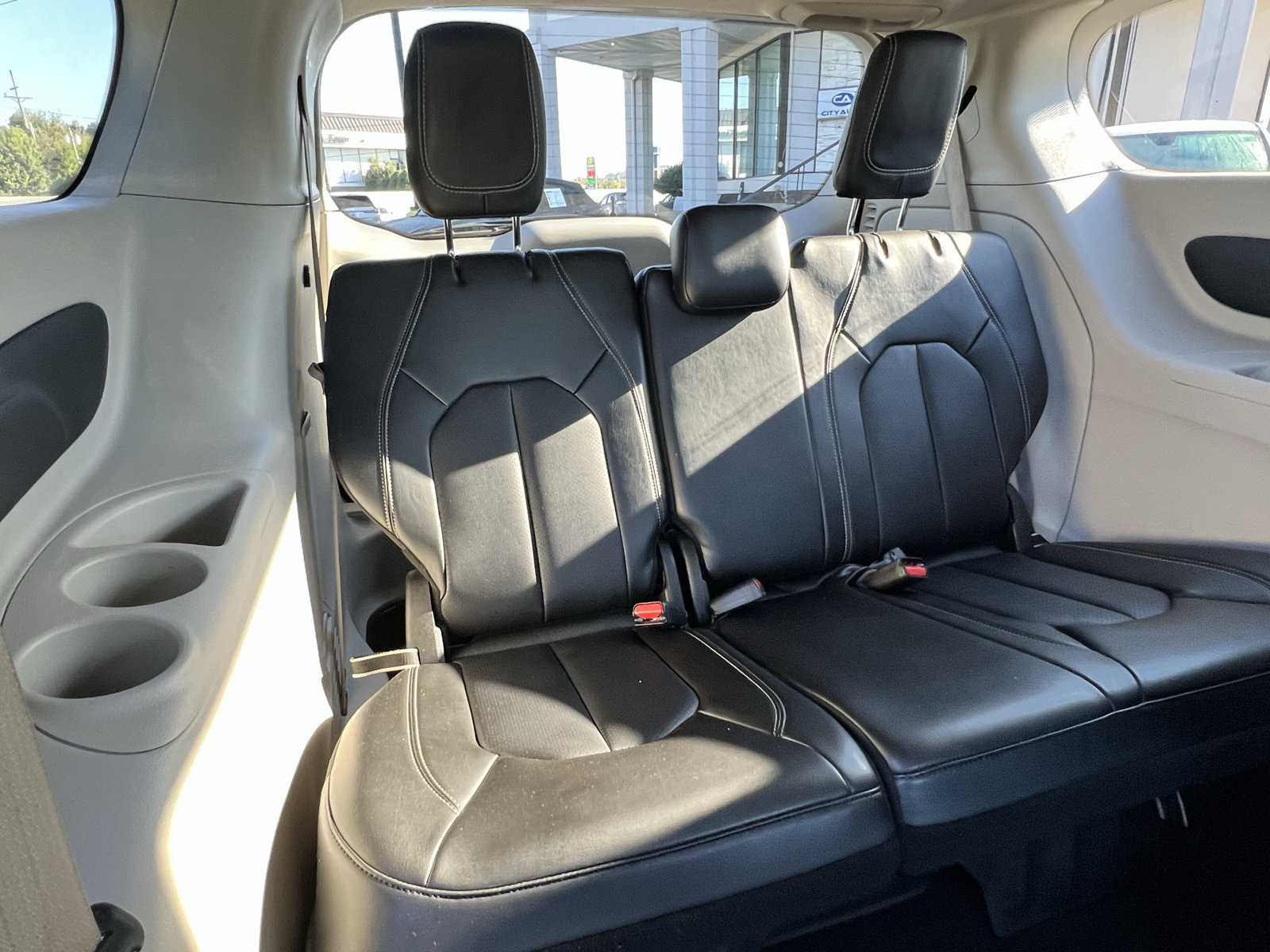 Used 2024 Chrysler Pacifica Limited FWD image 24