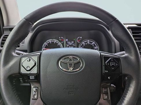 Used 2022 Toyota 4Runner TRD Off-Road AWD/4WD image 29