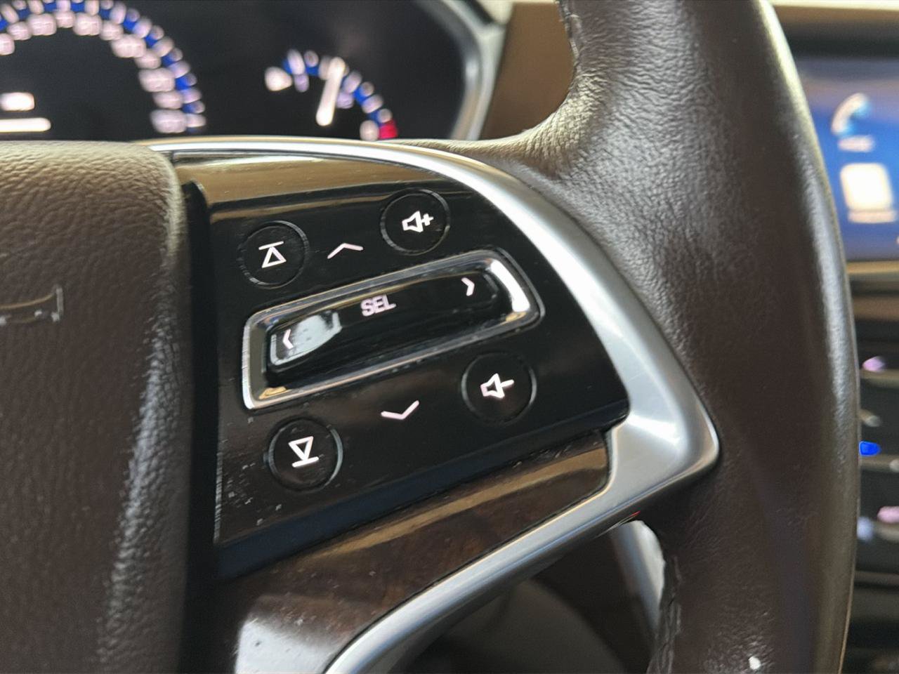 Used 2014 Cadillac SRX Luxury FWD image 25