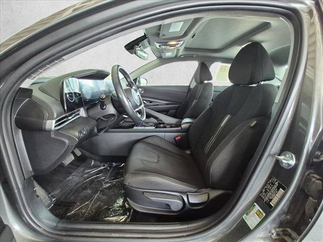 Used 2025 Hyundai Elantra SEL FWD image 17