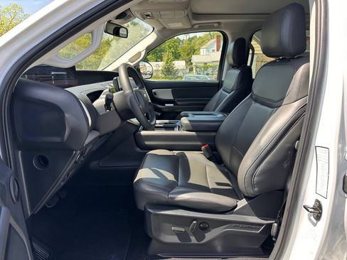 Used 2025 Ford Expedition Active AWD/4WD image 13