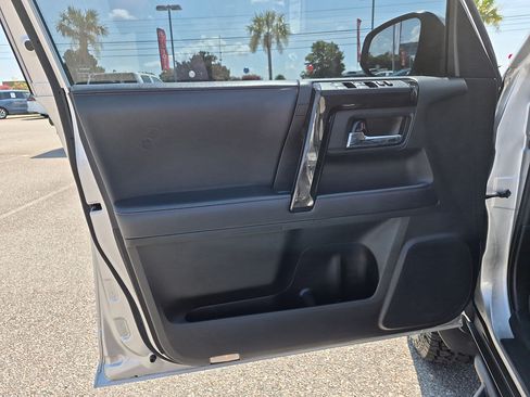 Used 2020 Toyota 4Runner TRD Off-Road AWD/4WD image 12