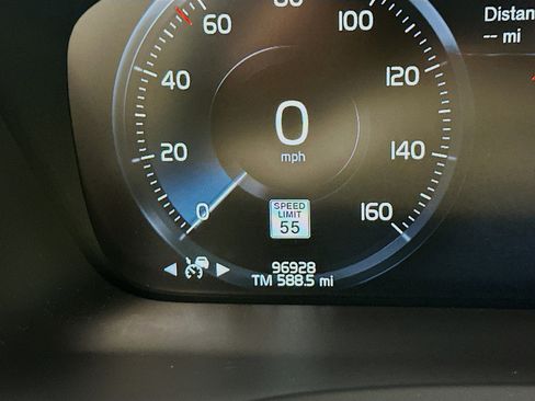 Used 2018 Volvo XC90 T6 Momentum w/ Convenience Package image 18