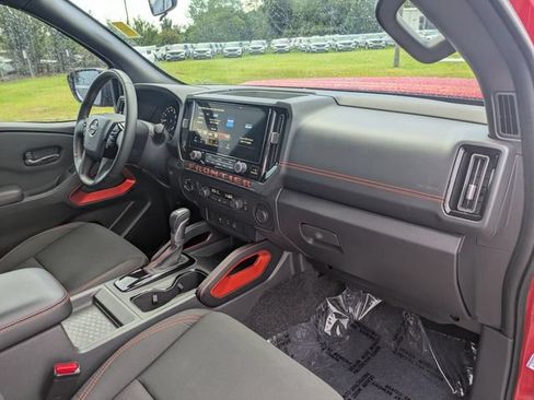 Used 2025 Nissan Frontier PRO-4X AWD/4WD image 38