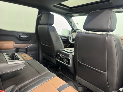Used 2019 Chevrolet Silverado 1500 High Country w/ Technology Package AWD/4WD image 28