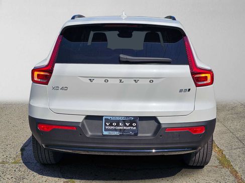 Used 2025 Volvo XC40 B5 Ultra AWD/4WD image 4