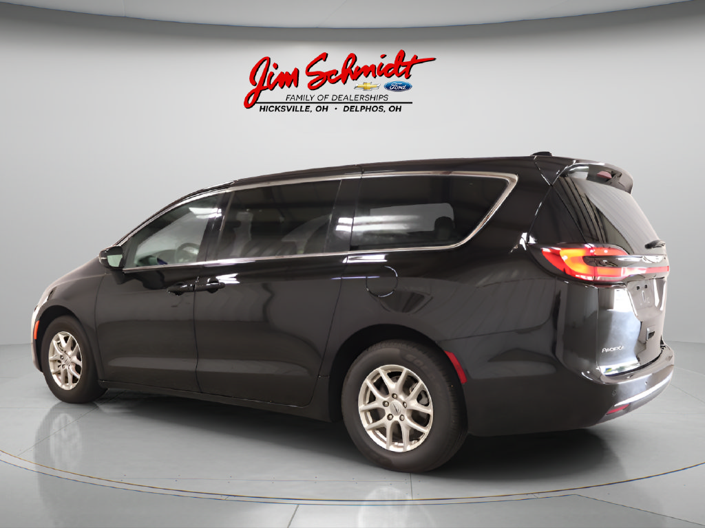 Used 2025 Chrysler Pacifica Select FWD image 4