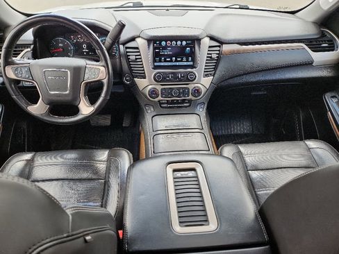 Certified 2019 GMC Yukon XL Denali w/ Denali Ultimate Package AWD/4WD image 35