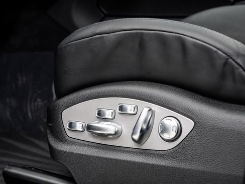 Certified 2026 Porsche Macan AWD/4WD image 11
