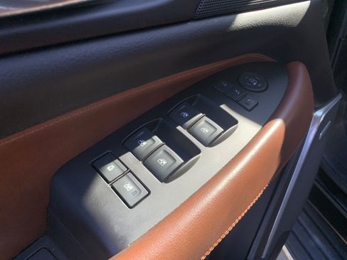 Used 2019 Cadillac Escalade ESV Luxury image 15